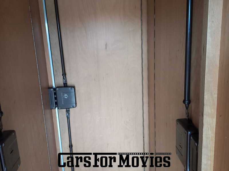 CarsForMovies | Mercedes Benz T2 711D Gefangenentransporter 1994 Deutschland Grün Braun Einsatzfahrzeug Spezialfahrzeug Sachsen 6194 Polizei Justiz 110 